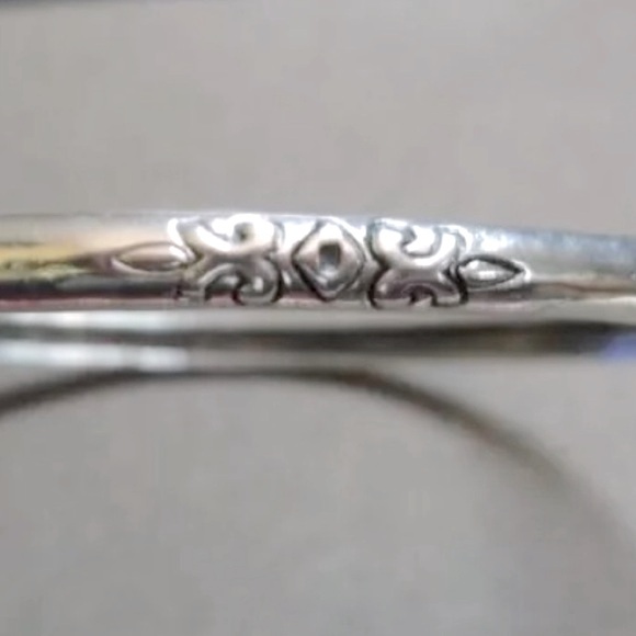 Silpada Vintage Sterling Silver Embossed “XOXO” Willow Bangle Bracelet - Picture 4 of 7